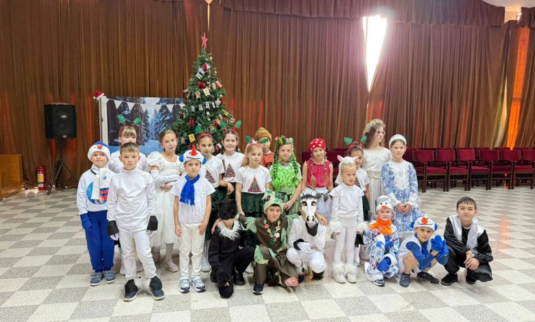 russian embassy - Russian Embassy Delights Students with New Year Tale
